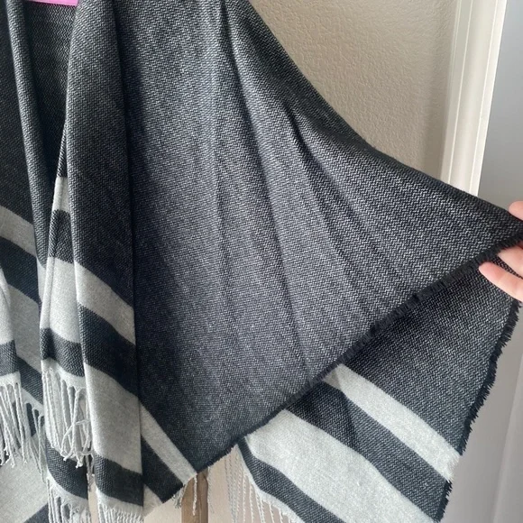 NWOT - Summer & Rose cardigan/sweater OS - Picture 5 of 5